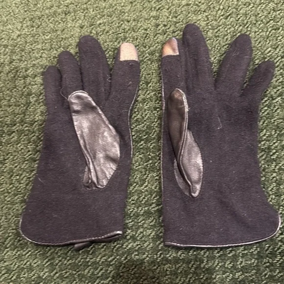Lauren Ralph Lauren  Black Gloves host pick use with your phone - Picture 11 of 12